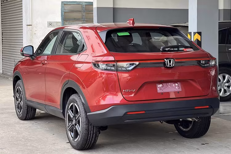 Với bản G rẻ hơn, Honda HR-V hứa hẹn sẽ cải thiện khả năng cạnh tranh trong phân khúc SUV cỡ B vốn rất được ưa chuộng tại Việt Nam. Với những người thường xuyên đi lại trong thành phố, không cần một mẫu xe quá mạnh mẽ mà vẫn đủ tính năng tiện nghi và an toàn, Honda HR-V G chính là một lựa chọn hợp lý.