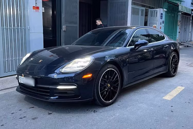 Qua tìm hiểu của chúng tôi, chiếc Porsche Panamera 4S tại Lào Cai này thuộc đời 2017 và trước đó mang biển số Tp.HCM.