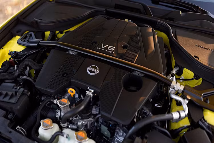 Hai phiên bản cao cấp nhất của Nissan Z 2023 là ST và Proto có giá lần lượt là 6.462.500 và 6.966.300 yên. (quy đổi khoảng 50.650 USD - 1,16 tỷ đồng và 54.599 USD - 1,25 tỷ đồng).
