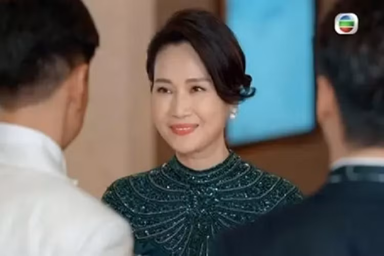 Cựu sao phim 18 có cuộc sống thoải mái ở tuổi 5 1. Thời gian rảnh rỗi, cô đều đi du lịch, tận hưởng cuộc sống độc thân. Giống như Nhan Thiên Vấn, Trần Mai Hinh cũng đóng phim 18 từ năm 2000 sau hai cú sốc tình cảm. Đầu năm 2022, cựu diễn viên 18 bất ngờ đóng vai khách mời trong phim Gia tộc vinh diệu. Dù đã rời xa làng giải trí 17 năm nhưng sự xuất hiện của Trần Mai Hinh nhanh chóng gây chú ý. Ở tuổi 53, nữ diễn viên trông vẫn rất xinh đẹp, trẻ trung.Đầu năm 2022, cựu diễn viên 18 bất ngờ đóng vai khách mời trong phim Gia tộc vinh diệu. Dù đã rời xa làng giải trí 17 năm nhưng sự xuất hiện của Trần Mai Hinh nhanh chóng gây chú ý. Ở tuổi 53, nữ diễn viên trông vẫn rất xinh đẹp, trẻ trung.