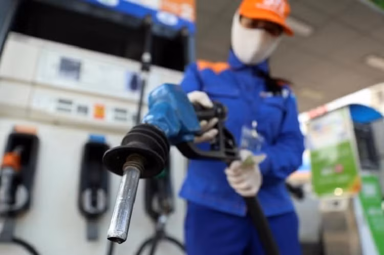 Vì sao nên giảm thuế tiêu thụ đặc biệt với xăng? Vi sao nen giam thue tieu thu dac biet voi xang?