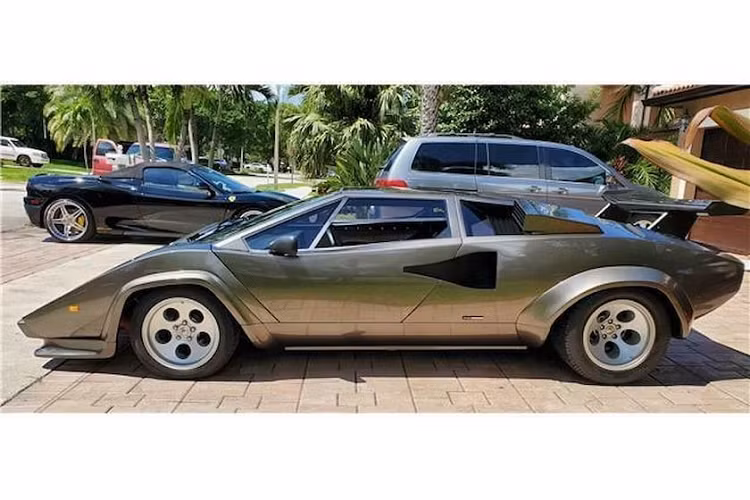 Chiếc xe của ông đã chịu ảnh hưởng lớn bởi chiếc Countach tuyệt nhất, chiếc Countach LP 500 S cấu hình châu Âu, và được chế tạo chính xác đến mức nhiều người hâm mộ Lamborghini nghiệp dư sẽ phải nhìn thật kỹ trước khi nhận ra nó là xe tự chế. Imhoff thậm chí còn đi xa đến mức lắp đặt các bộ phận nguyên bản của Lamborghini như đèn hậu, huy hiệu, đèn đỗ xe, và kính chắn gió.