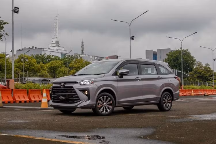 Tại thị trường Indonesia, giá xe Toyota Avanza 2022 có mức bán dao động từ 206,2 triệu Rupiah đến 264,4 triệu Rupiah (khoảng 328 - 421 triệu đồng), không rõ liệu Avanza 2022 có được ra mắt ở Việt Nam hay không, nếu có thì chắc chắn nó sẽ là đối thủ "đáng gờm" của Xpander.