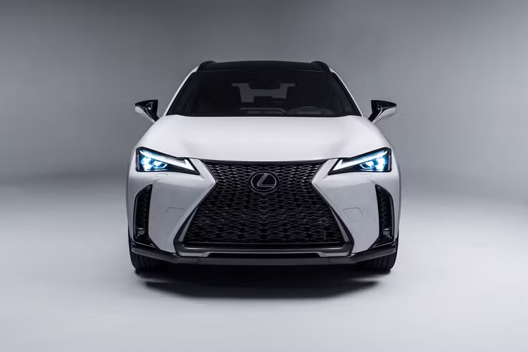 Tên gọi UXh thể hiện rằng chiếc SUV sẽ được trang bị một hệ thống truyền động hybrid tiêu chuẩn bao gồm động cơ xăng 2.0L kết hợp với 2 motor điện, tổng công suất tạo ra là 181 mã lực. Xe sử dụng hệ dẫn động 4 bánh AWD.