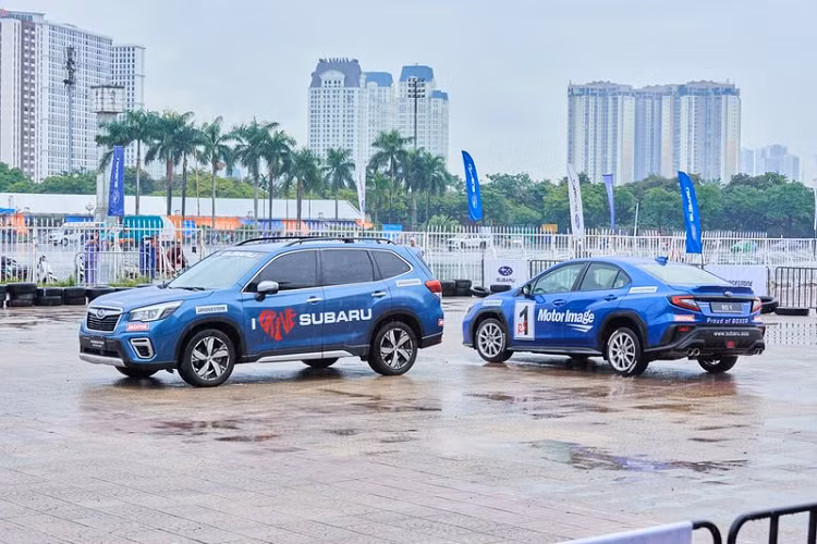 Từng đến Việt Nam biểu diễn vào các năm 2016 và 2019, lần này là lần thứ ba kỷ lục gia trở lại Việt Nam với 3 chuyến biểu diễn ở 3 thành phố Đà Nẵng, Hà Nội và TP.HCM trong các tháng 9 và 10 năm nay.