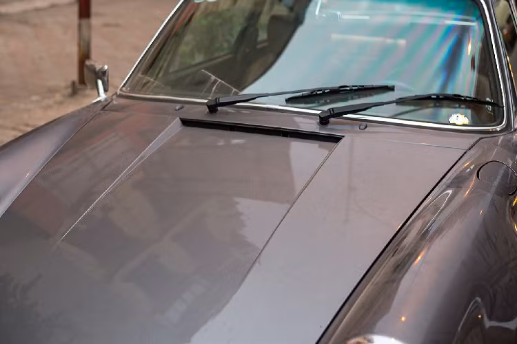 Porsche 911 964 độ Backdate là quá trình lấy một chiếc xe mới hơn (hoặc thông thường là một chiếc Porsche đã qua sử dụng, đã cũ) và tiến hành trùng tu theo kiểu cổ điển, tạo cho xe kiểu dáng của một mẫu xe trong quá khứ hoặc một phiên bản giới hạn.