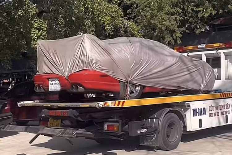 Mẫu xe thể thao này từng được tạo ra để cạnh tranh với Ford Mustang. Pontiac Firebird thế hệ đầu tiên được giới thiệu vào ngày 23 tháng 2 năm 1967, chia sẻ nền tảng với mẫu Muscle quen thuộc Camaro.