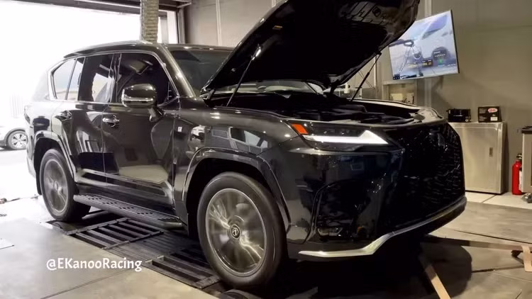 Chiec Lexus LX600 hang sang nang 3 tan, 