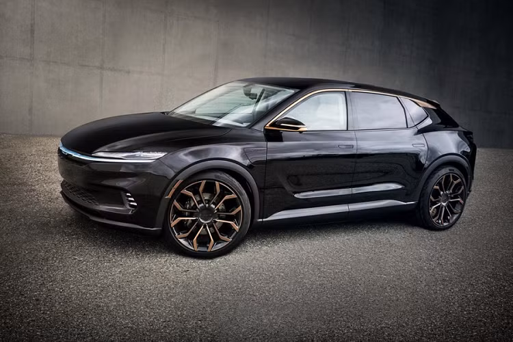Sau màn ra mắt hoành tráng tại triển lãm CES 2022, mẫu concept Chrysler Airflow một lần nữa được đưa đến trưng bày tại triển lãm New York Auto Show với màu áo mới. Khác với chiếc Airflow màu trắng tại CES, mẫu Chrysler Airflow Graphite chạy điện xuất hiện tại triển lãm New York có màu đen, cho thấy tầm nhìn của Chrysler với các sản phẩm xe điện của hãng trong tương lai.