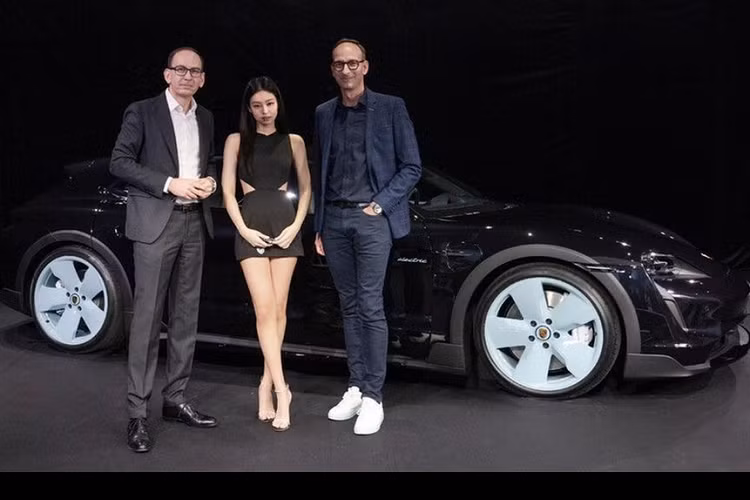 Ngam Porsche Taycan dac biet do nu ca si Jennie thiet ke