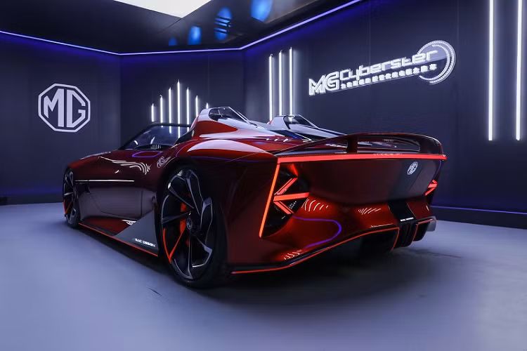 Phát ngôn viên của hãng xe này cũng tiết lộ thêm rằng MG Cyberster 2024 mới sẽ mang đến một điều bất ngờ khi là một mẫu xe thể thao có giá cả phải chăng và dễ tiếp cận đến đối tượng khách hàng trẻ.