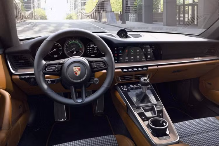 Hiện tại, đại lý Porsche Việt Nam cho phép khách hàng đặt mua dòng xe thể thao giới hạn Porsche 911 Sport Classic 2023 với mức giá khởi điểm từ 18,66 tỷ đồng, con số này sẽ tăng lên khi chủ xe chọn màu sơn, đèn cũng như các trang bị tùy chọn khác và tất nhiên chưa bao gồm chi phí lăn bánh. Hiện đây cũng là chiếc xe Porsche 911 992 đắt nhất Việt Nam.