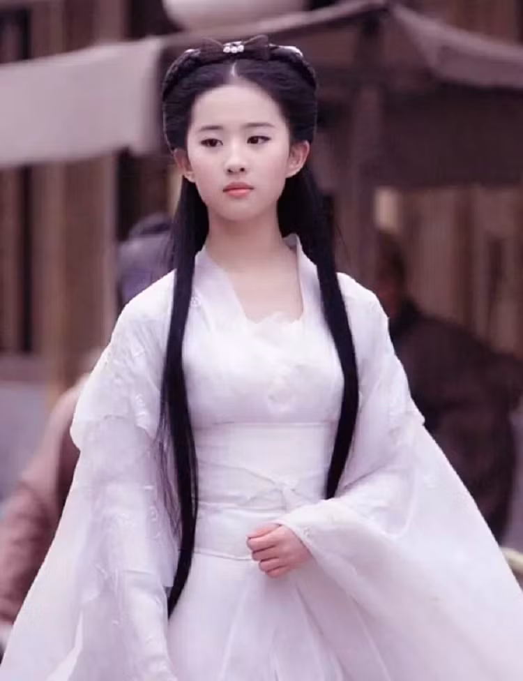 Luu Diec Phi cuop vai Chau Tan, loi dung tien boi de lang xe phim?