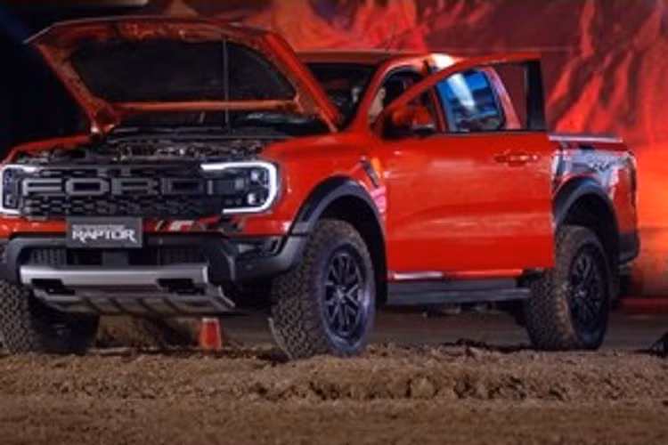 Hy vọng ngày ra mắt mẫu xe Ford Ranger Raptor 2023 tại Việt Nam sẽ sớm được thực hiện để mọi người thích dòng xe bán tải có thêm 1 "chiến mã" để lựa chọn.