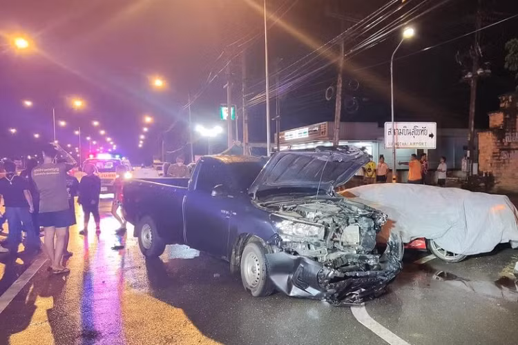 Như thông tin đã đưa, vụ tai nạn của chiếc Lamborghini Huracan EVO xảy ra vào chiều tối. Vào thời điểm đó, chiếc Lamborghini Huracan EVO đã di chuyển cùng một nhóm siêu xe khác.
