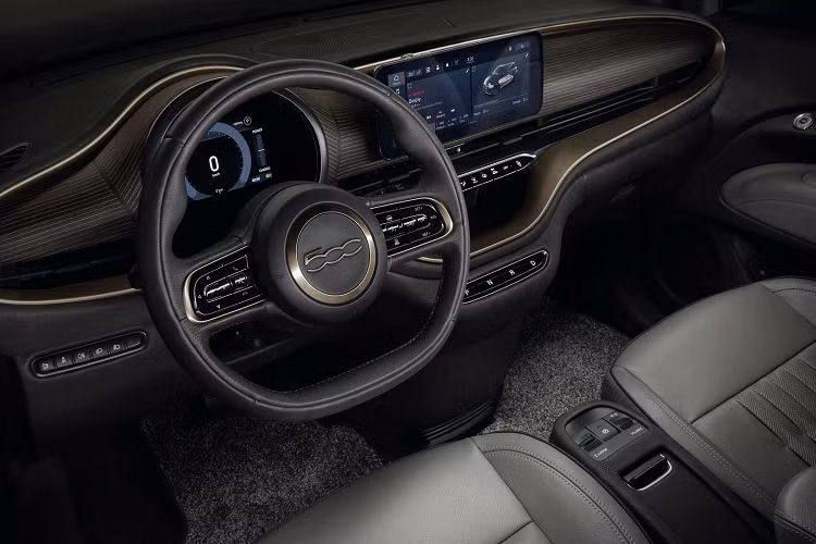 Fiat hiện đang trình làng chiếc hatchback điện với động cơ gắn phía trước cho công suất 117 mã lực và mô-men xoắn 220 Nm.