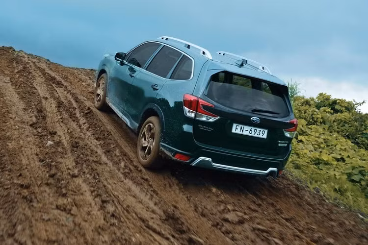 Bên cạnh đó là hệ thống hỗ trợ đổ đèo tiêu chuẩn. Ngoài ra, Subaru Forester 2023 còn có sức kéo lên đến 1.870 kg. Hiện giá xe Subaru Forester 2023 tại thị trường châu Âu vẫn chưa được hé lộ.