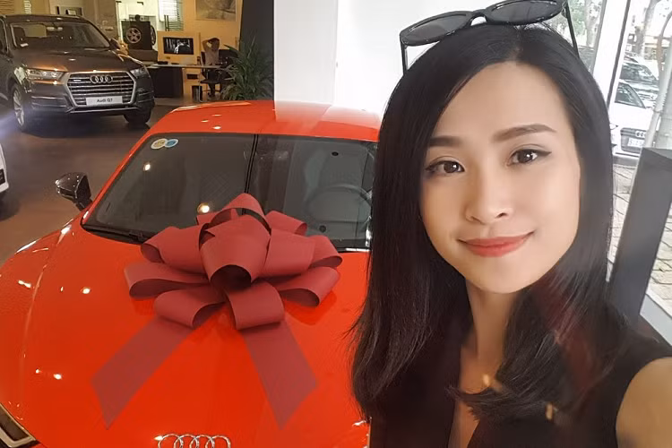Trong thế giới showbiz Việt, chuyện tình cảm của Đông Nhi và Ông Cao Thắng được nhiều người ngưỡng mộ khi sau 1 thập kỷ yêu nhau họ đã chính thức nên duyên vợ chồng bằng đám cưới "khủng" được tổ chức tại Phú Quốc với sự góp mặt của hàng trăm nghệ sĩ Việt. Nhưng có lẽ ít người biết ngoài là 1 ca sĩ nổi tiếng và chuyện tình cảm đẹp có kết thúc có hậu, Đông Nhi và Ông Cao Thắng còn là những tay chơi xe rất ấn tượng và chuyên nghiệp.