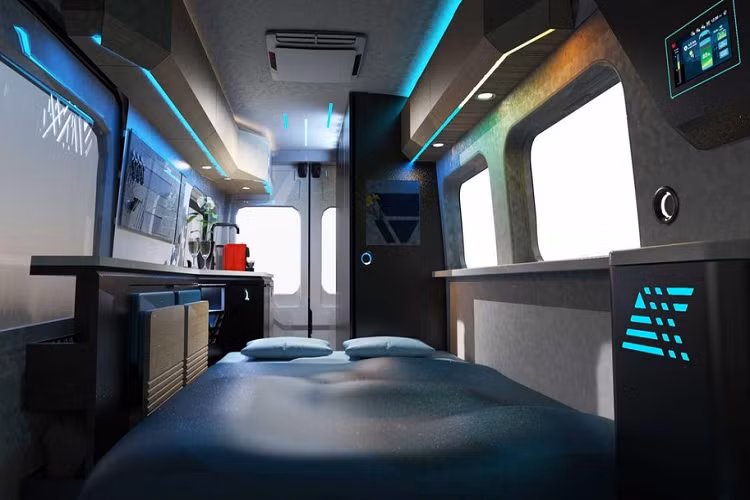 Winnebago cũng kết hợp khung gầm chạy điện hoàn toàn với những thiết bị tối ưu hóa năng lượng, như bộ AC 110 volt cho bếp từ kiểu trượt ra và tủ lạnh cấp độ hàng hải. Mẫu concept còn có nguồn điện một chiều DC 350 volt dành cho máy điều hòa gắn trên nóc và máy nước nóng.