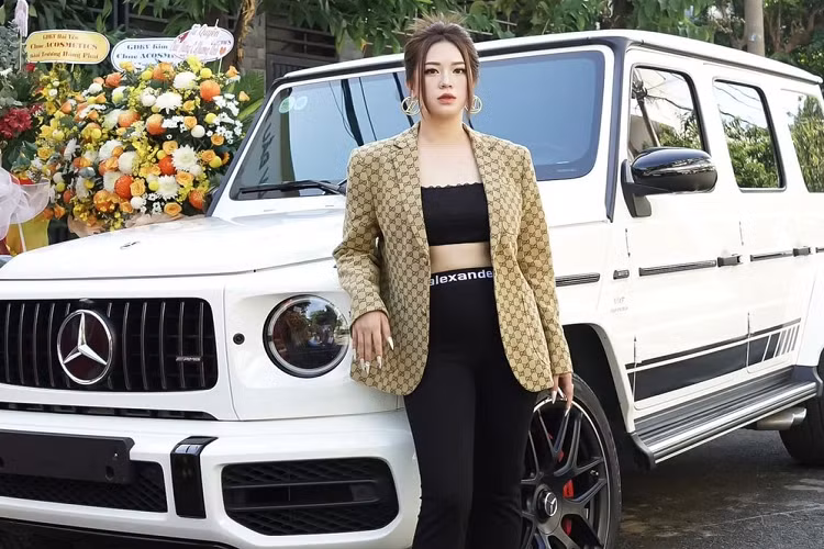 Mới đây, trên mạng xã hội Tik Tok có tên Phuong Anh ở TP HCM chia sẻ câu chuyện bị "bom hàng" khi cọc mua xe SUV hạng sang Mercedes-AMG G63 chính hãng đã thu hút sự quan tâm của giới mê xe trong nước. 