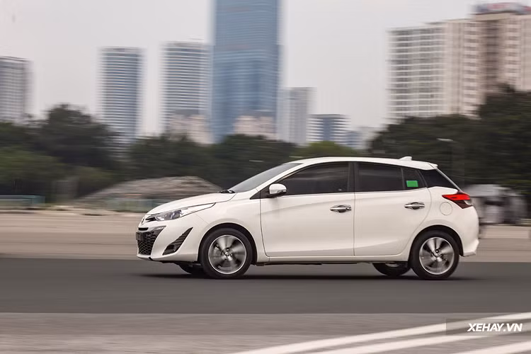 Với mức giá xe Toyota Yaris 2019 chưa tới 600 triệu đồng, sau 3 năm sử dụng đây cũng là một sự lựa chọn “an toàn”: xuất xứ nhập khẩu, thương hiệu mạnh, không cần chăm bẵm, rộng rãi, bền bỉ, dễ sử dụng, thiết kế trung tính nhưng trang bị tiện nghi kém và cảm giác lái không có gì quá đặc biệt.