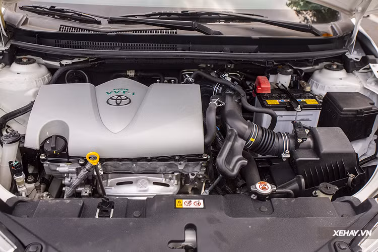 Bù lại, Toyota Yaris 2019 nói riêng và xe hơi xuất xứ Nhật Bản nói chung đều sở hữu một điểm mạnh lớn tại thị trường Việt Nam - đó là điều hoà làm mát nhanh và sâu. Đây là một trang bị vô cùng hữu ích, đánh bật các mẫu xe phổ thông đến từ Hàn Quốc hay Âu Mỹ. Tuy nhiên xe cũng thiếu vắng cửa gió hay cổng sạc cho hàng ghế sau.