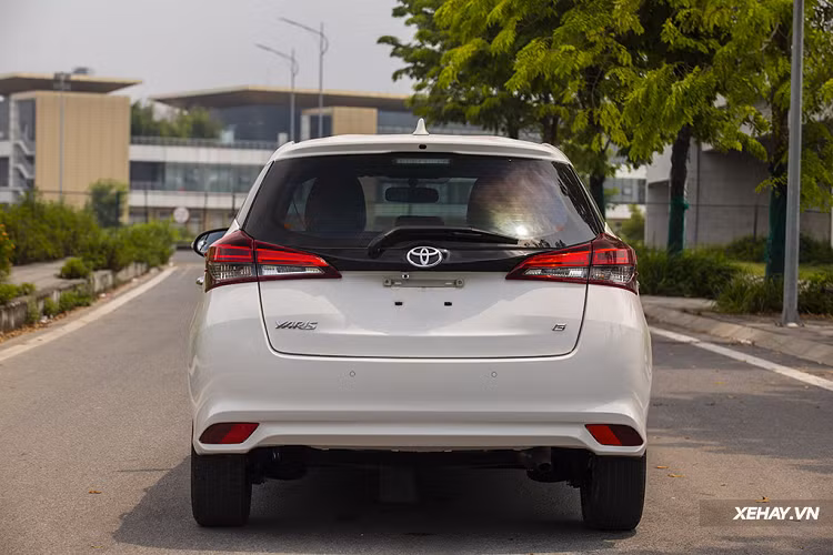 Tổng kết nhanh, khác biệt lớn nhất của Toyota Yaris so với Vios chính là tệp khách hàng. Đây chắc chắn không phải là một mẫu xe “ngon bổ rẻ” như Vios - vốn được ưa chuộng để sử dụng làm xe kinh doanh dịch vụ “cày tiền” hoặc xe gia đình.