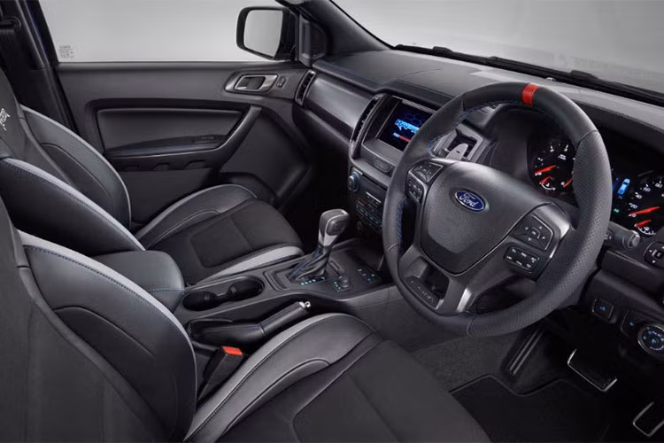 Động cơ của Ford Ranger 2022 bản XL ở thị trường Thái Lan là máy dầu EcoBlue 4 xi-lanh, tăng áp, dung tích 2.0L, sản sinh công suất tối đa 150 mã lực tại tua máy 3.500 vòng/phút và mô-men xoắn cực đại 350 Nm tại dải tua máy 1.500 - 2.750 vòng/phút. Động cơ kết hợp với hộp số sàn 5 cấp và hệ dẫn động cầu sau.