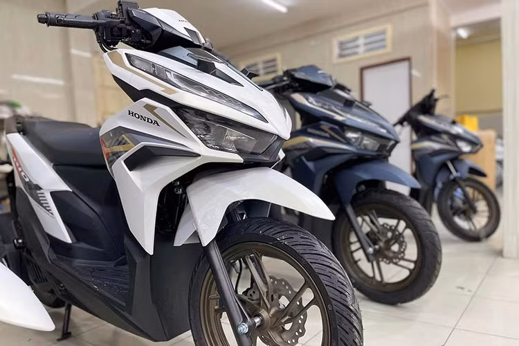 Động cơ 124,8cc mới trên Honda Vario 2023 cho công suất 11,1 mã lực tại vòng tua máy 8.500 vòng/phút, mô-men xoắn cực đại 10,8 Nm tại 5.000 vòng/phút. Mức tiêu hao nhiên liệu là 1,93 lít/100 km.
