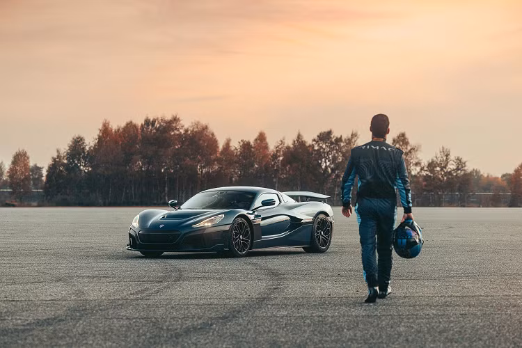 Đây là một thành tích đáng kinh ngạc đối với một mẫu Hypercar hợp pháp trên đường với hệ thống truyền động hoàn toàn bằng điện, từ đây cho thấy Rimac Nevera chạy điện đang dẫn trước các đối thủ về mặt hiệu năng cùng khả năng vận hành.