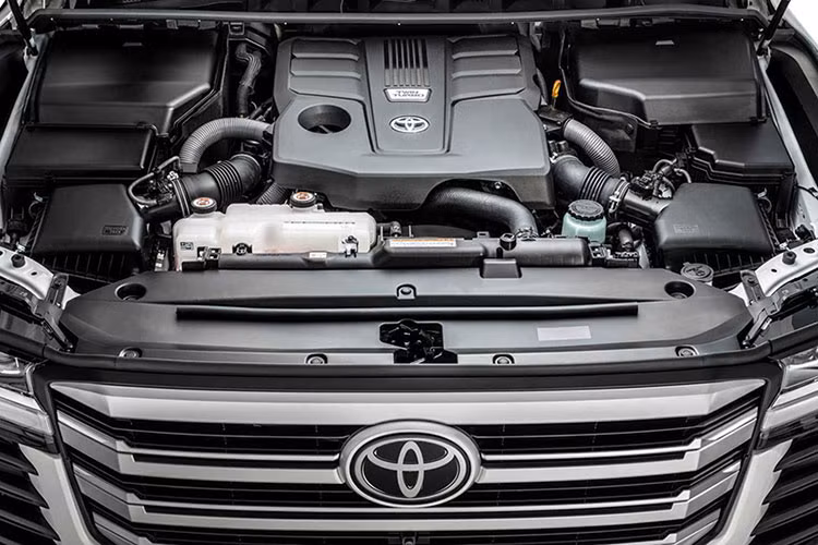 Thậm chí ngay cả Toyota Land Cruiser Prado hiện cũng đang kênh giá từ 120 – 150 triệu đồng tại đại lý. Ngoài ra một số mẫu xe khác của Toyota như Camry, Raize hay Veloz Cross cũng đang đội giá mạnh. Đáng chú ý hiện Toyota Việt Nam đã tuyên bố không bán xe kèm “lạc” và đề nghị khách hàng phản ánh vào số hotline, nhưng đâu vẫn vào đó.