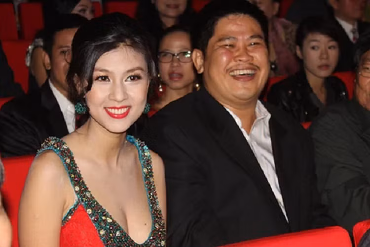 Tu 'ong bau' quyen luc Vbiz den lao dao vi no nan, Phuoc Sang gio ra sao?