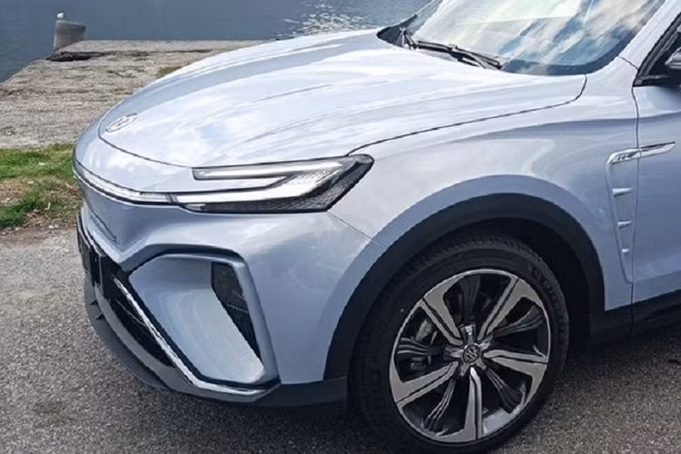 Giá xe MG Marvel R Electric 2023 ở thị trường châu Âu hiện dao động từ 39.990 - 47.990 Euro (khoảng 942 triệu đến 1,13 tỷ đồng). Chưa rõ MG có kế hoạch phân phối mẫu xe điện này ở thị trường Việt Nam hay không. Rất có thể MG chỉ trưng bày Marvel R Electric tại triển lãm VMS 2022 như một động thái thăm dò thị trường.
