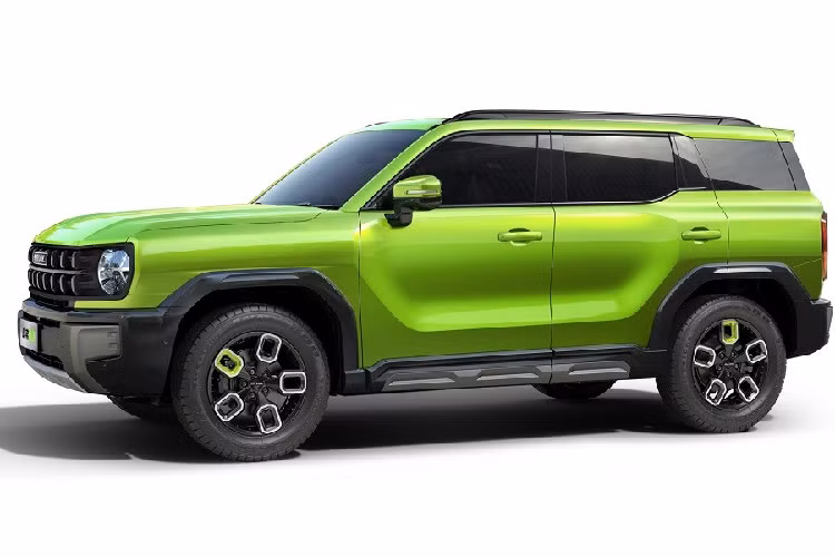 Hiện hãng Haval chưa công bố hình ảnh nội thất của mẫu SUV mới. Tuy nhiên, với chiều dài 4.520 mm, chiều rộng 1.875 mm, chiều cao 1.745 mm và chiều dài cơ sở 2.710 mm, Haval Cool Dog hứa hẹn sẽ có nội thất tương đối rộng rãi. Qua hình ảnh chụp trên đường thử, có thể thấy mẫu SUV này được trang bị vô lăng 3 chấu, tích hợp phím chức năng, màn hình thông tin giải trí cỡ lớn nằm độc lập trên mặt táp-lô và cần số với thiết kế lạ mắt.