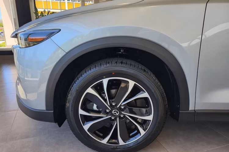 Mazda CX-5 tại Việt Nam là mẫu CUV bán chạy trong phân khúc. Có thể trong thời gian ngắn sắp tới, Mazda CX-5 phiên bản nâng cấp facelift sẽ sớm được lắp ráp và phân phối tại thị trường Việt.