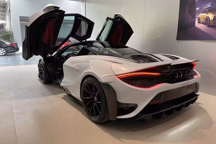 Điều này hơi khó cho những ai mua 720S ở Việt Nam có thể phải chịu một khoản lỗ từ 1,5 đến 3 tỷ đồng cho việc bán xe và có thể bỏ ra số tiền chênh lệch tầm 8 tỷ đến 10 tỷ đồng để mua siêu xe McLaren 765LT, thêm 1 khoản tiền nữa để đăng ký biển số. Thủ tục rườm rà này có thể được xử lý chỉ với hơn nửa tỷ đồng nếu chủ nhân chỉ thích sự khác biệt ở ngoại thất.