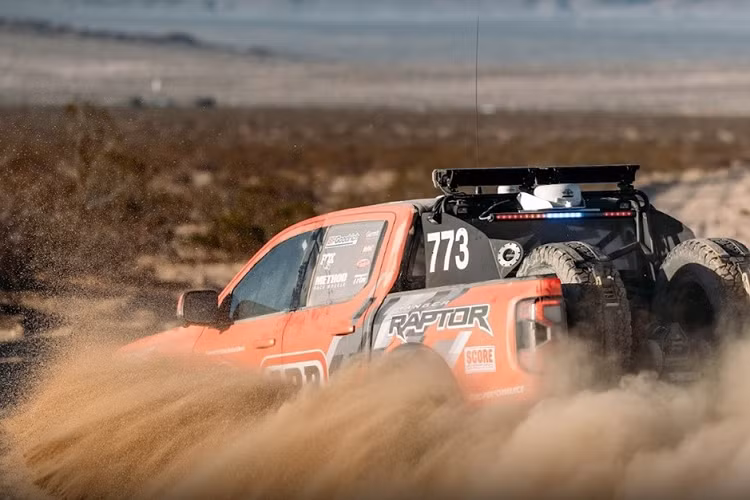 Ford Ranger Raptor sẽ chạy đua bằng nhiên liệu sinh học có nồng độ carbon thấp, thể hiện tiềm năng của những loại nhiên liệu này trong những môi trường khắc nghiệt nhất. Ford Performance đã làm việc với Kelly Racing của Úc để tạo ra chiếc Ranger Raptor sẵn sàng cho Baja. Lovell Racing của Mỹ sẽ phụ trách phát triển và đua chiếc xe này tại Baja, bắt đầu vào ngày 18/11/2022.