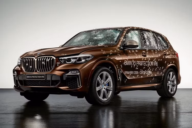 Theo hãng xe sang Đức, việc tích hợp những vật liệu và trang bị an toàn cho chiếc BMW X5 Protection VR6 2022 mới đã được tính toán ngay trong quá trình phát triển mẫu X5 thế hệ mới nhất. Toàn bộ quá trình phát triển mẫu SUV chống đạn hạng sang này được thực hiện theo những tiêu chuẩn khắc khe của tập đoàn BMW.