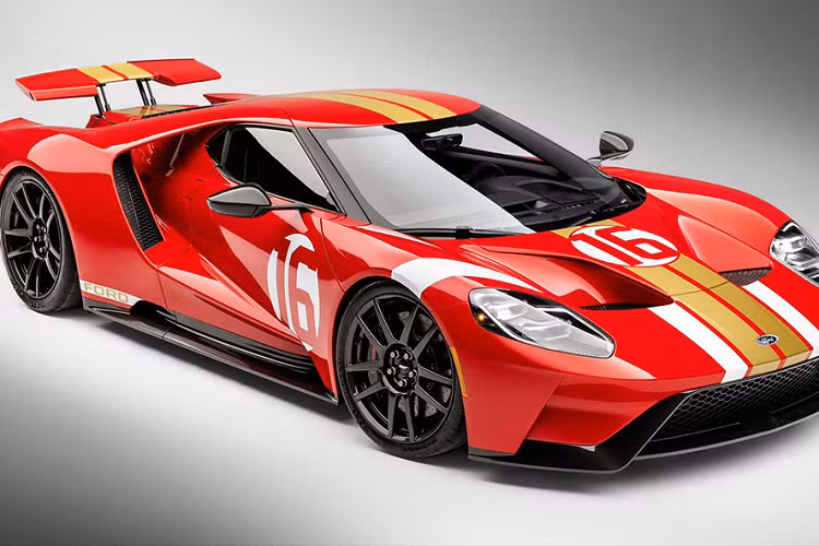 Tương tự như những phiên bản kỷ niệm trước đó, mẫu Ford GT Heritage Edition 2022 này được tung ra, nhằm vinh danh chiến thắng lẫy lừng của những chiếc xe Mỹ tại giải đua 24 Le Mans - nơi mà trước đó, vốn chỉ là sân khấu độc diễn của ngựa chồm nước Ý Ferrari.