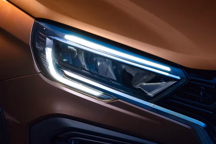 Hiện Lada Vesta đang dùng động cơ xăng 4 xi-lanh, dung tích 1.6L với công suất tối đa 105 mã lực hoặc 111 mã lực. Riêng Lada Vesta Sport 2022 dùng động cơ xăng 4 xi-lanh, dung tích 1.8L với công suất tối đa 143 mã lực.