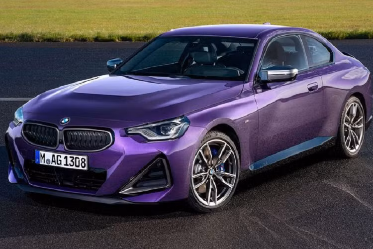 3.BMW: Thundernight Metallic Màu ngoại thất Thundernight Metallic mới được BMW cung cấp trong nhóm màu ngoại thất tùy chọn của BMW 2-Series. Mức phụ phí cho màu ngoại thất này là 550 USD (khoảng 12 triệu VNĐ).