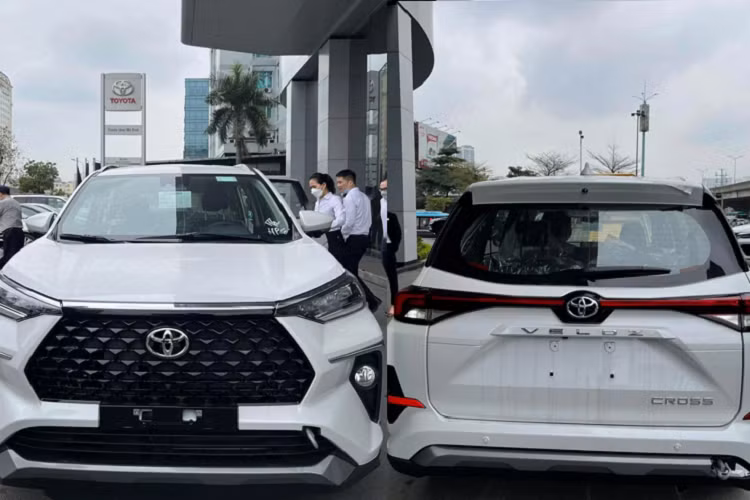 Những yếu tố có thể giúp Veloz Cross 2022 “làm nên chuyện” trong phân khúc bao gồm: Thương hiệu mạnh, thiết kế mới mẽ, trang bị nhiều options. Mặc dù Veloz Cross 2022 có thể sẽ có giá bán cao hơn Xpander Cross hay XL7, tuy nhiên mẫu xe này vẫn có thể hấp dẫn số đông mua xe đề cao tiêu chí thương hiệu, chi phí bảo dưỡng hợp lý và “mác” xe nhập khẩu.