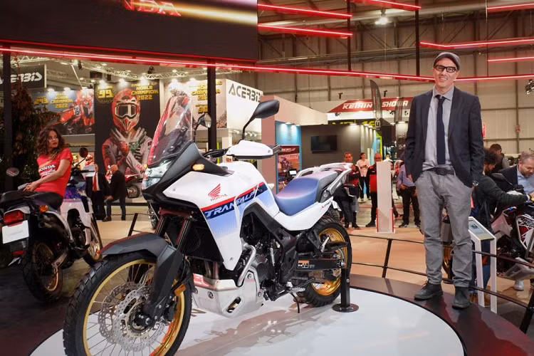 Khả năng toàn diện này bắt nguồn từ động cơ song song với dung tích 755cc hoàn toàn mới của Honda kết hợp mô-men xoắn trong phạm vi vòng tua thấp đến trung bình cộng với đặc tính và âm thanh hấp dẫn từ tay quay 270° và ống mới. Công suất cực đại 67,5kW, mã lực tại tua máy đạt 9.500 vòng/phút và mô-men xoắn cực đại 75 Nm tại 7.250 vòng/phút.