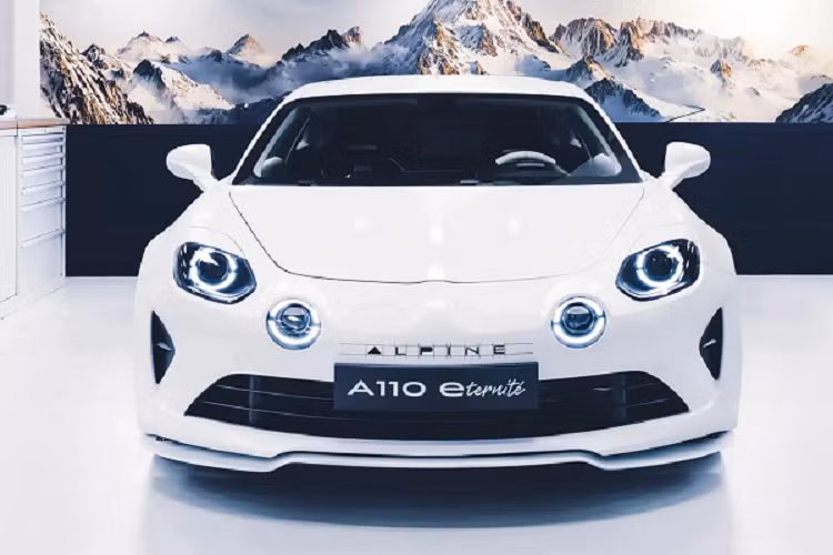 Thử thách lớn nhất của Alpine là gia tăng hiệu năng vận hành nhưng trọng lượng xe phải nhẹ nhất có thể. 