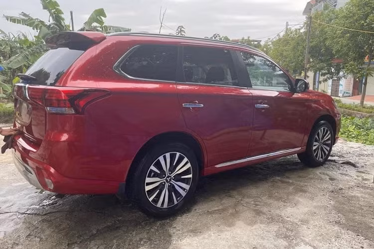 Hệ dẫn động 4 bánh S-AWC sẽ là nâng cấp đáng giá nhất trên xe. Hiện mức giá xe Mitsubishi Outlander 2022 tại Việt Nam vẫn chưa được công bố, nhưng dự đoán sẽ tăng nhẹ so với thế hệ hiện tại.