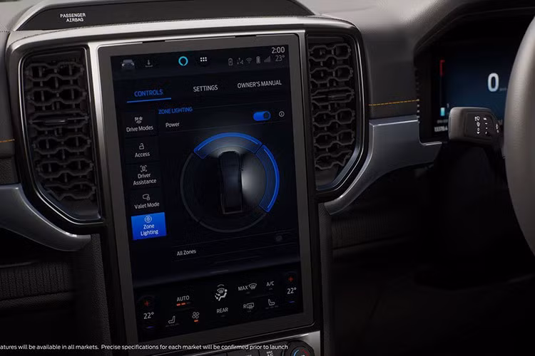Về động cơ, Ford Ranger 2022 (không bao gồm Ranger Raptor) tại Việt Nam sẽ được cung cấp 2 loại động cơ dầu 4cyl 2.0L tăng áp đơn cho công suất tối đa 168 mã lực và mô-men xoắn cực đại 405 Nm. Sử dụng kết hợp hộp số sàn hoặc tự động 6 cấp và hệ dẫn động cầu sau hoặc 2 cầu.