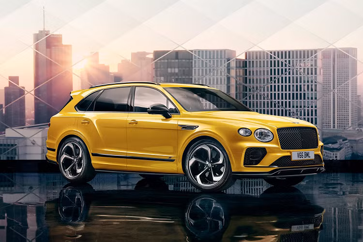 Đó là Bentley Bentayga S và Bentayga Azur 2023 với hệ truyền động hybrid. Cụ thể, Bentayga S thiên hướng thể thao và Bentayga Azure có nội thất cực sang trọng. Điểm chung của cả 2 phiên bản này nằm ở kết cấu hybrid bao gồm động cơ xăng V6 tăng áp kép dung tích 3.0 lít kết hợp với một mô-tơ điện và một bộ pin lithium-ion có nhiệm vụ lưu giữ năng lượng để vận hành xe trong chế độ thuần điện.