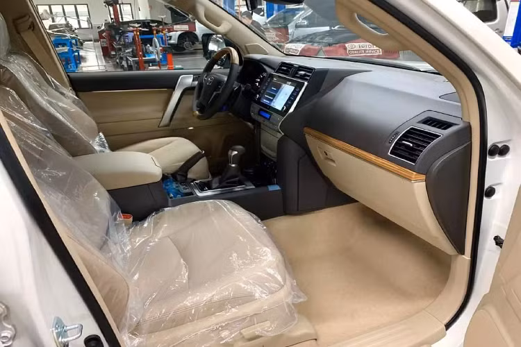 Mặc dù sở hữu động cơ xăng mang công suất khiêm tốn, nhưng dòng SUV này có thế mạnh lớn nhờ vào tên tuổi và thương hiệu, quyết định đến khả năng giữ giá cao, dễ mua dễ bán.