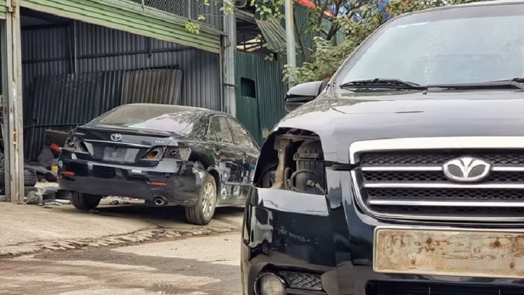 Cuc Dang kiem - son xe oto sai mau, gi bac len xuong van kiem dinh