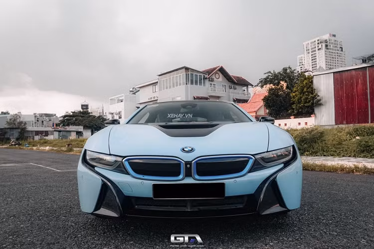 BMW i8 nằm trong dự án "Project i" (chuyên chế tạo những mẫu xe dành cho tương lai, sử dụng động cơ hybrid) và chiếc BMW Concept Vision Efficient Dynamics trình làng năm 2009 chính là nguyên mẫu của i8